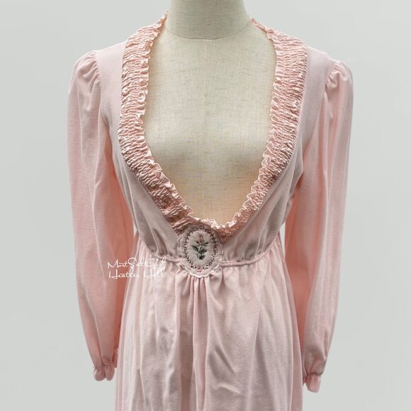 Vintage JC Penney Pink Nightgown w/ Ruffle Trim & Floral Appliqué Union Made - Picture 3 of 8